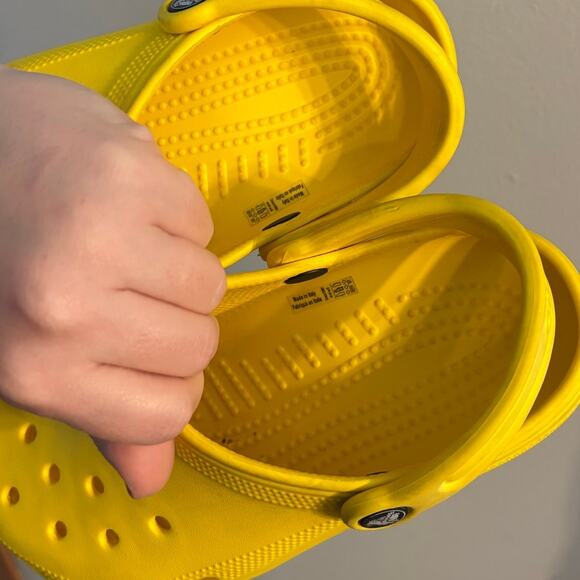 Crocs Classic Yellow Clogs Size 4 Mens or 6 womens - Picture 3 of 7